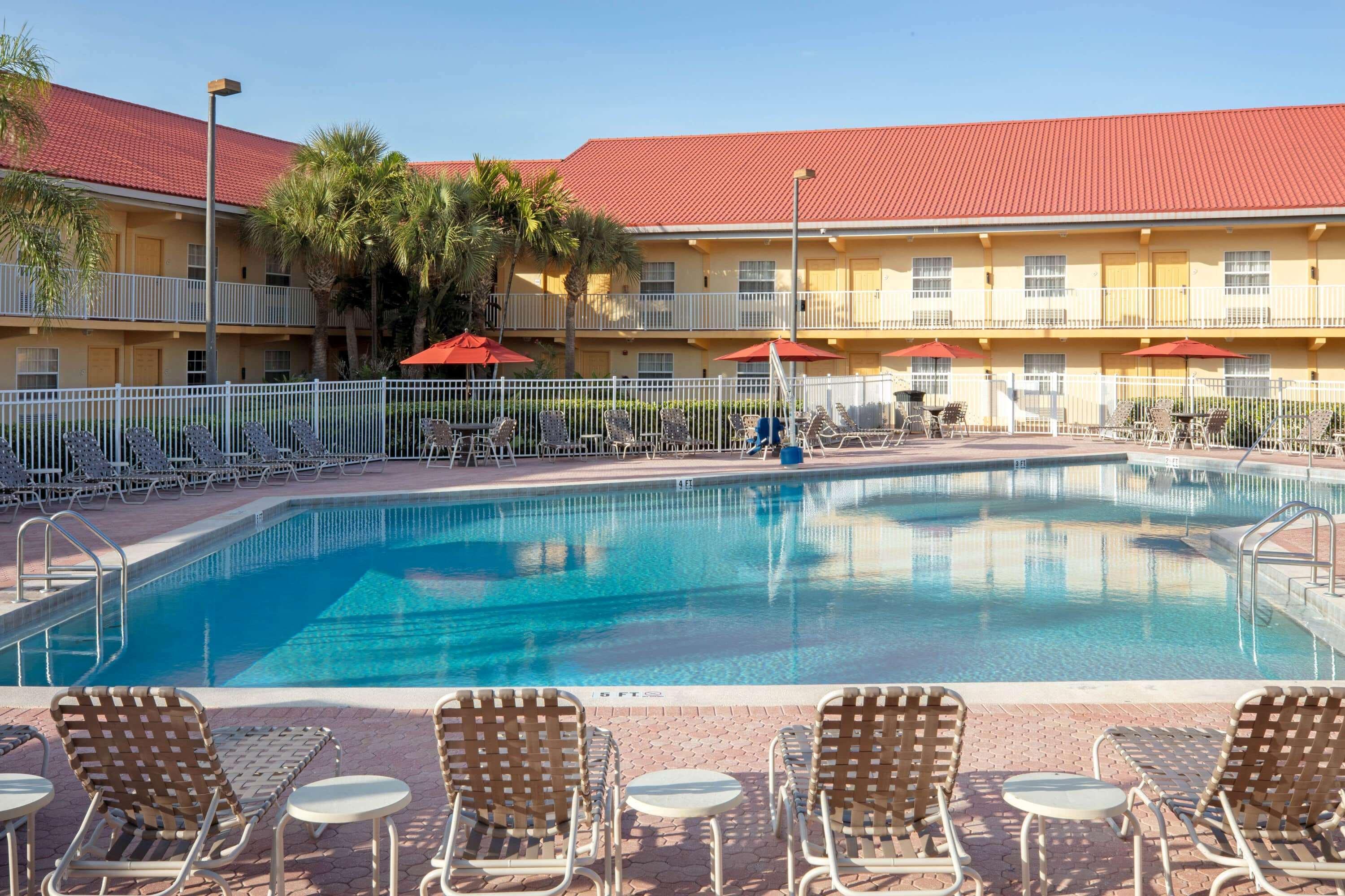 La Quinta Inn By Wyndham Cocoa Beach-Port Canaveral Exteriör bild
