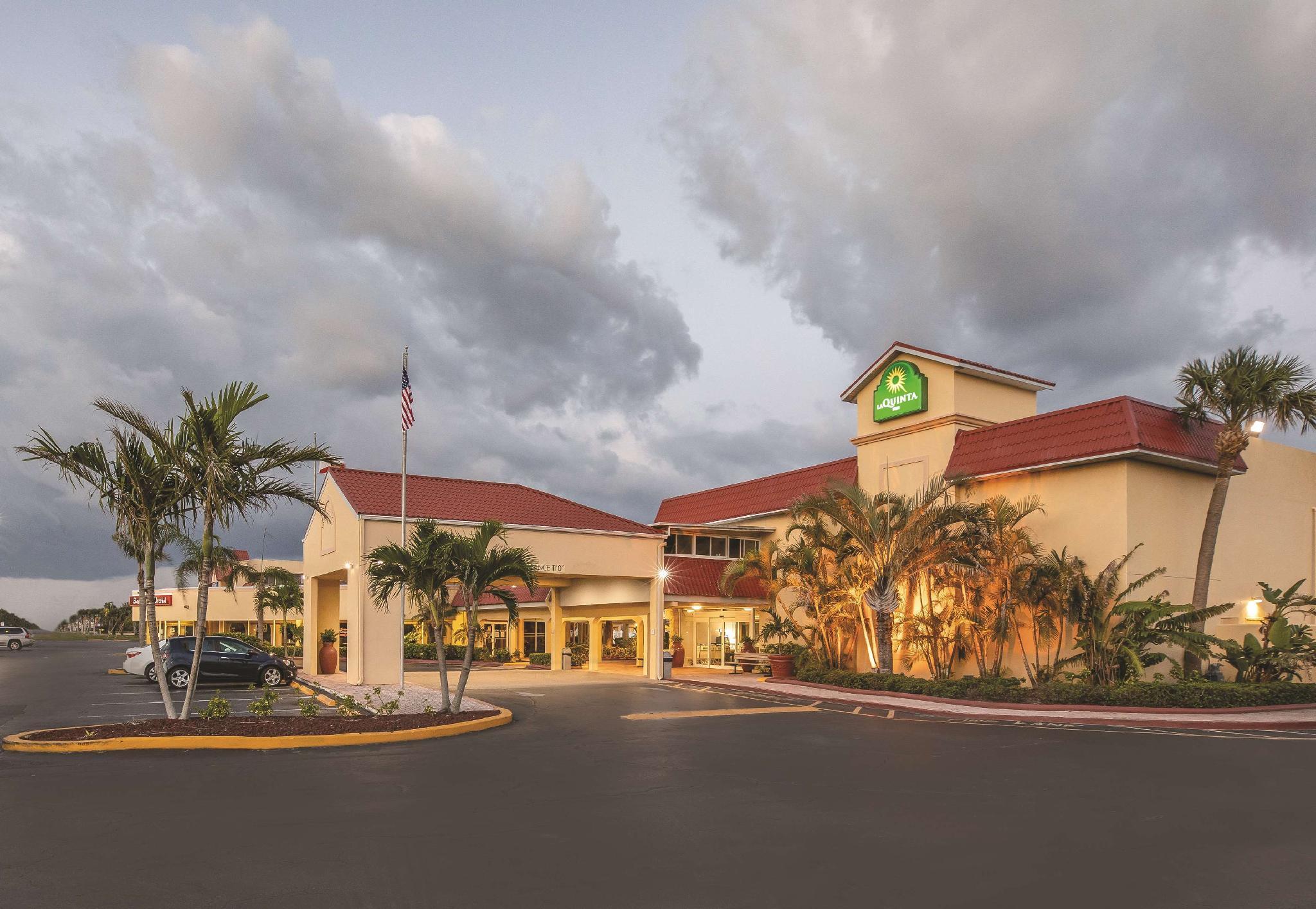 La Quinta Inn By Wyndham Cocoa Beach-Port Canaveral Exteriör bild
