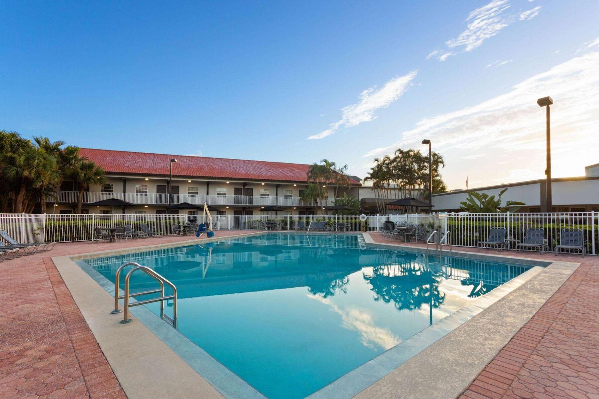 La Quinta Inn By Wyndham Cocoa Beach-Port Canaveral Exteriör bild