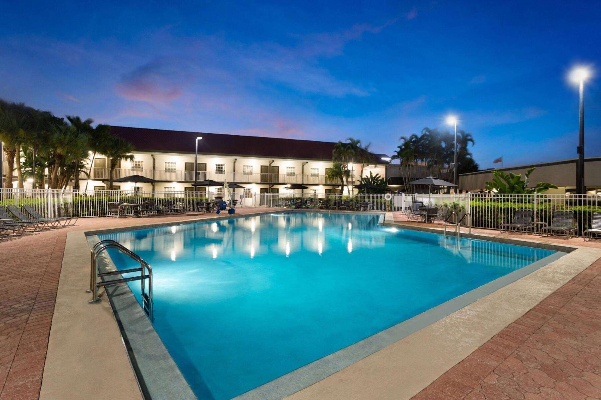La Quinta Inn By Wyndham Cocoa Beach-Port Canaveral Exteriör bild