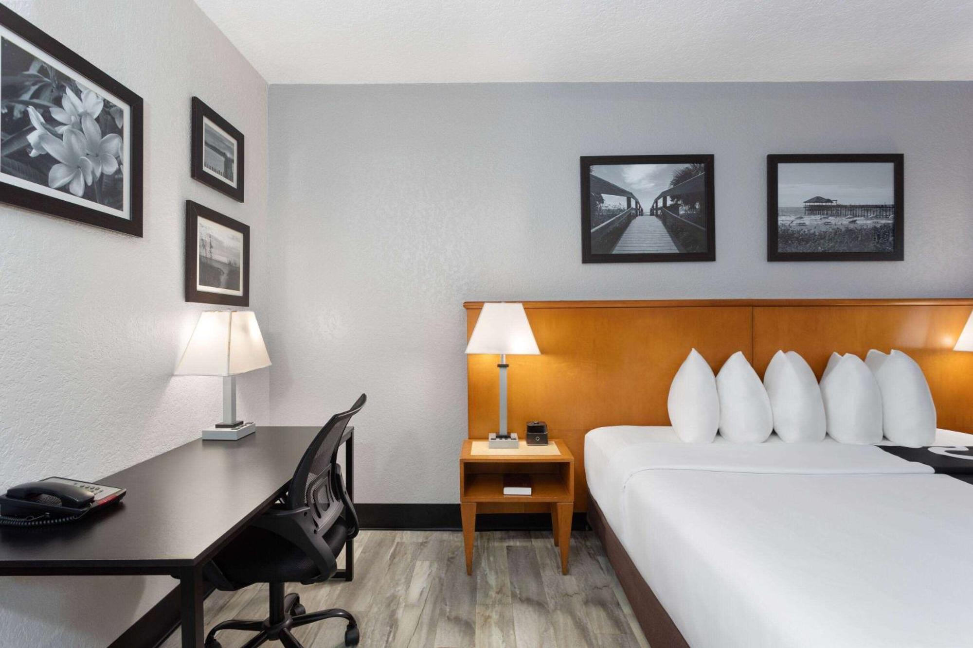La Quinta Inn By Wyndham Cocoa Beach-Port Canaveral Exteriör bild