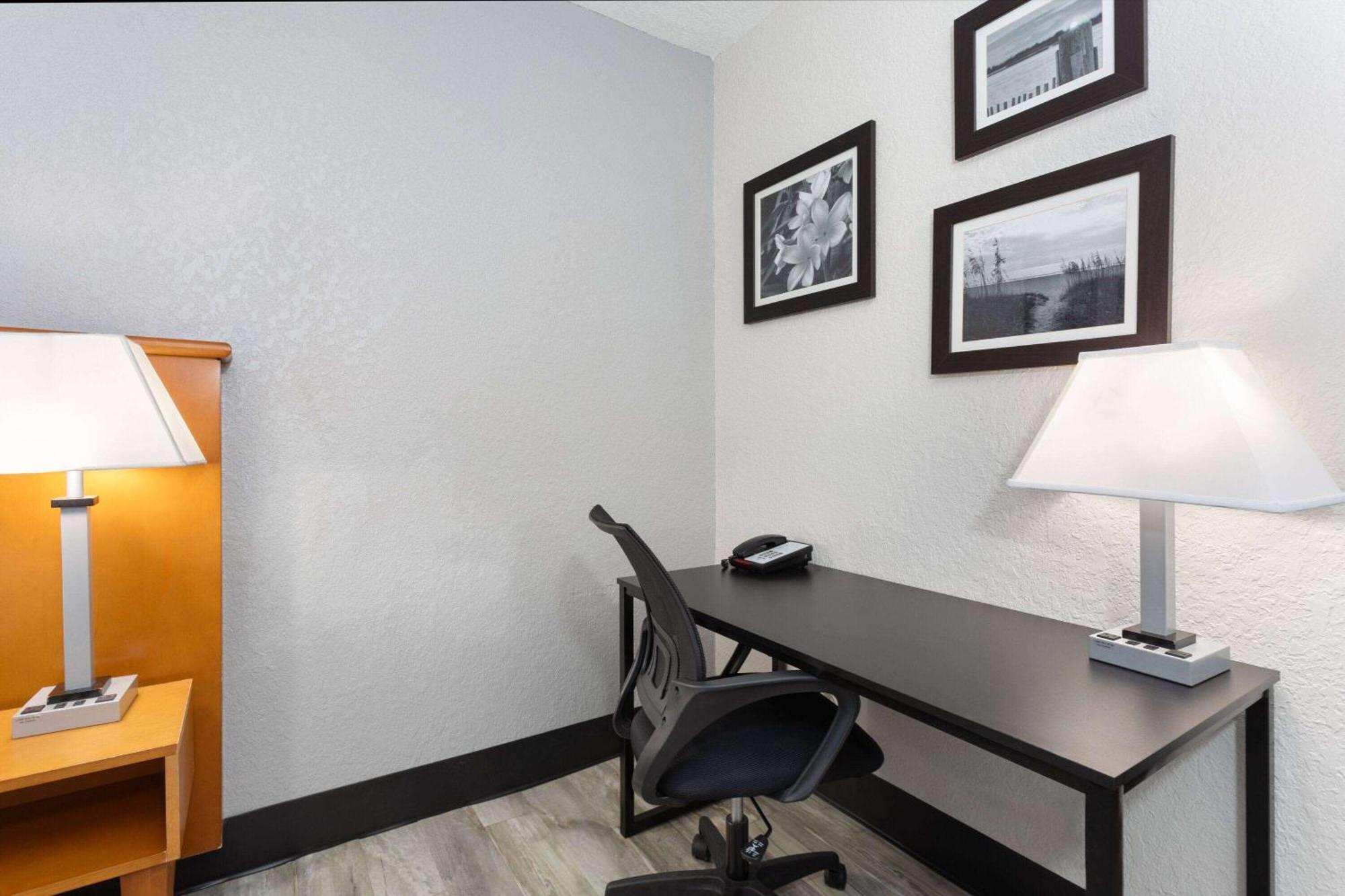 La Quinta Inn By Wyndham Cocoa Beach-Port Canaveral Exteriör bild