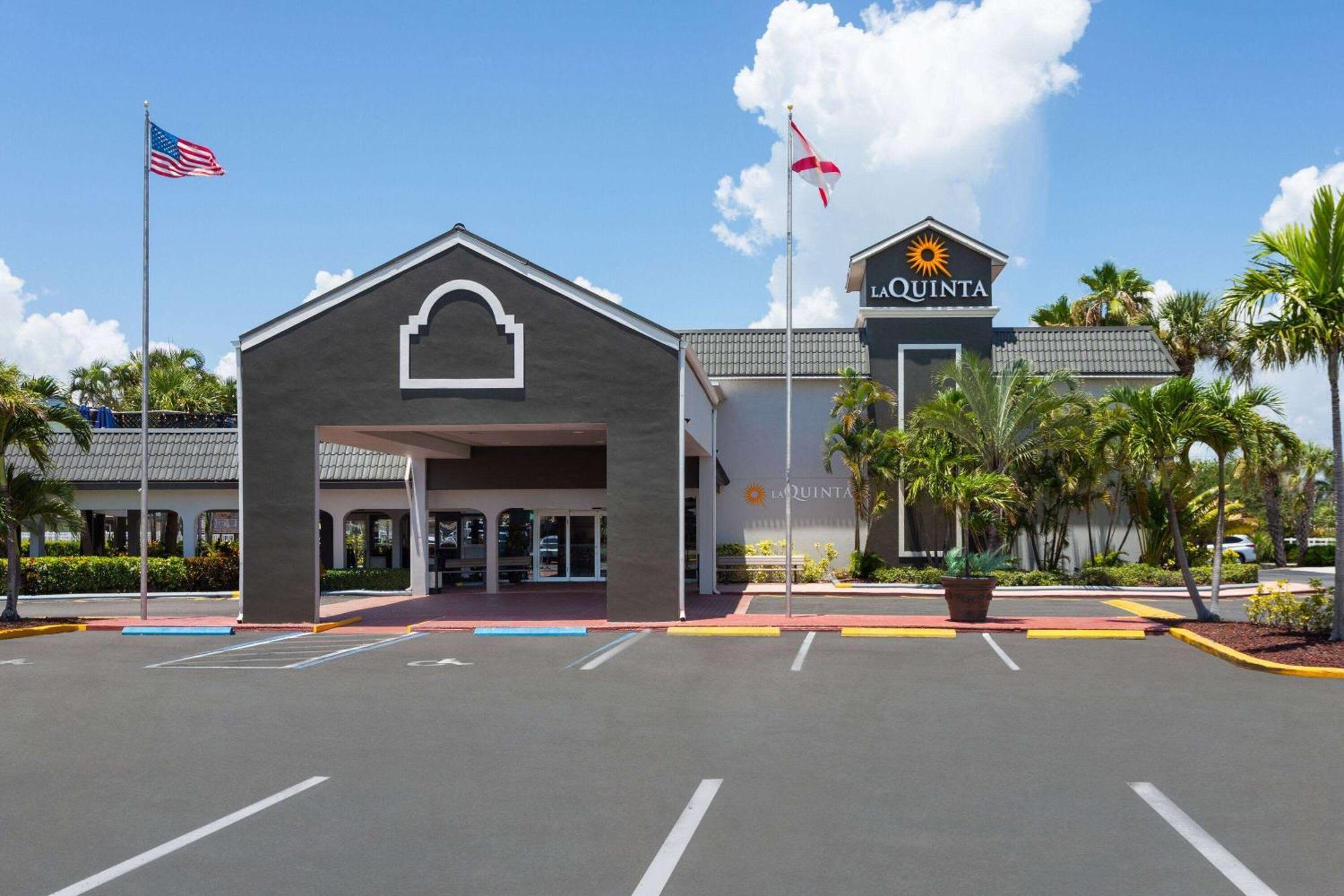 La Quinta Inn By Wyndham Cocoa Beach-Port Canaveral Exteriör bild
