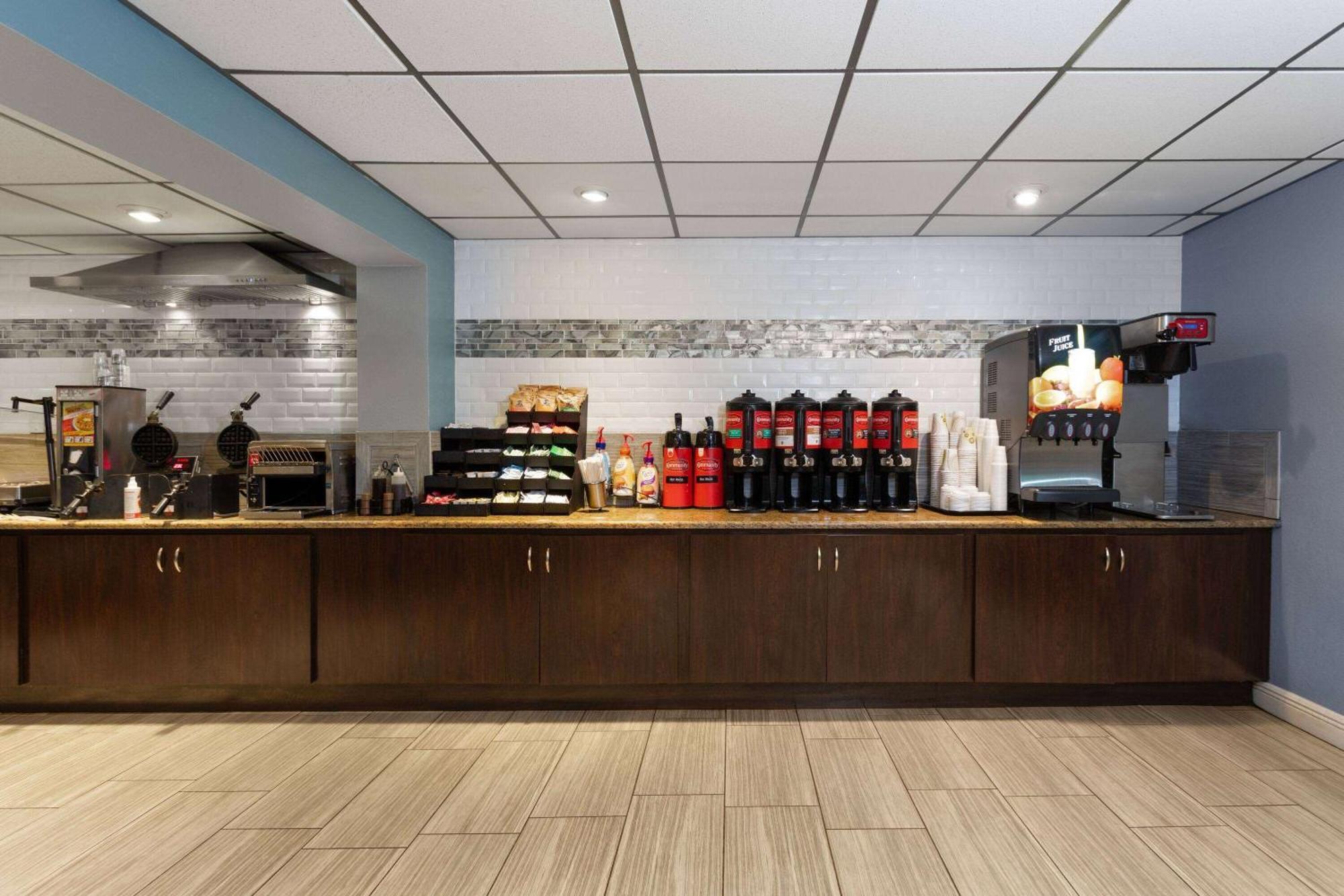 La Quinta Inn By Wyndham Cocoa Beach-Port Canaveral Exteriör bild
